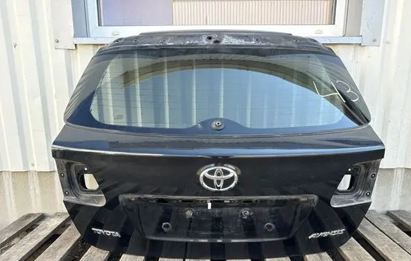 Toyota Avensis T270 Tailgate/trunk/boot lid