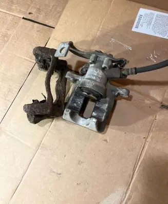 Toyota Corolla E140 E150 Rear brake caliper 0204Y01988