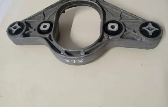 BMW M4 F82 F83 Rear differential/diff mount bracket 2284774
