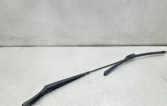 Volkswagen PASSAT B6 Front wiper blade arm 3C1955410B