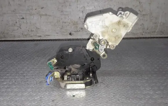 Nissan Almera Tino Front door lock 8055261U66