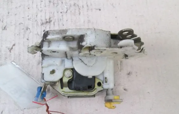 Nissan Micra Front door lock
