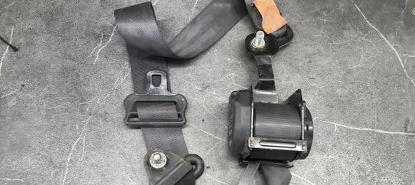 Mazda 323 F Rear seatbelt 0418108