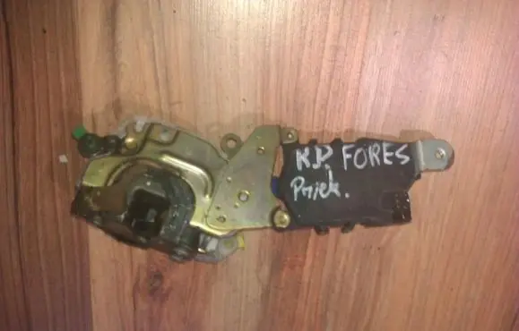 Subaru Forester SF Front door lock