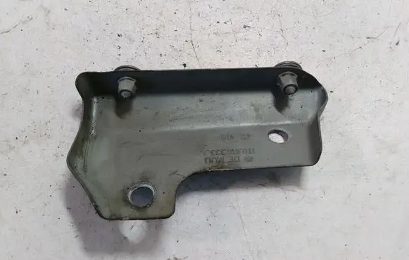 Fender mounting bracket