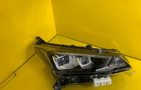 Nissan Leaf II (ZE1) Headlight/headlamp 260105SH5B