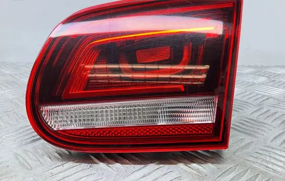 Volkswagen Eos Tailgate rear/tail lights 1Q0945094AA