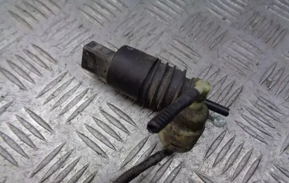 Volkswagen PASSAT B5.5 Windscreen/windshield washer pump