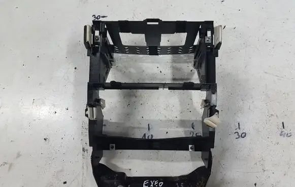 Seat Exeo (3R) Radio/GPS head unit trim 3R0858005