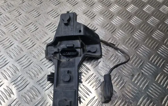 Volkswagen Touran I Tail light bulb cover holder 1T0945258D