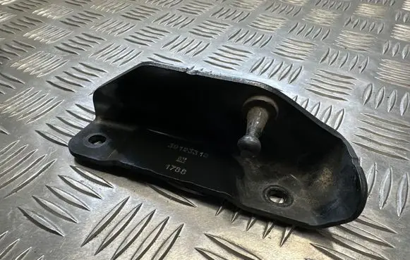Opel Insignia B Shock absorber/damper mounting bracket 39123318 1788