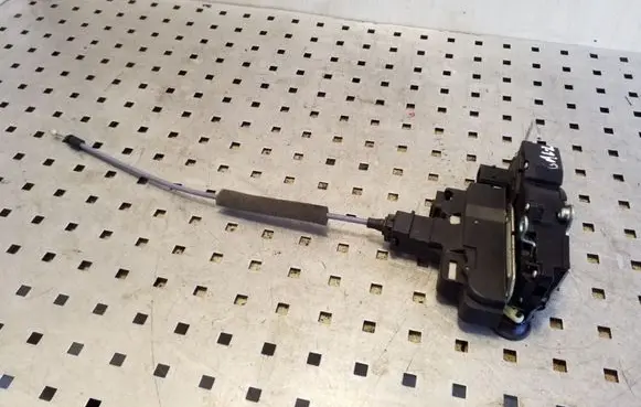 Opel Antara Rear door lock