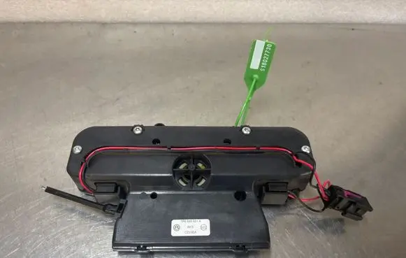 Volkswagen Touareg II Trunk lid opening control unit 7P6885681A