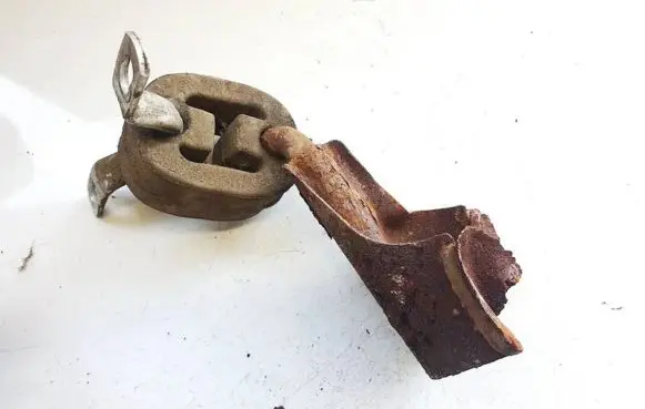 Muffler mount bracket/holder