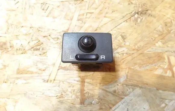 Infiniti G20 Wing mirror switch 04050