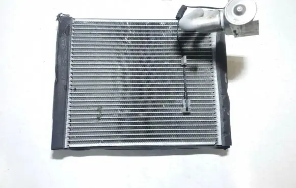 A/C cooling radiator (condenser)