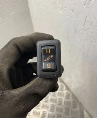 Mitsubishi Pajero Suspension ride height/mode switch 