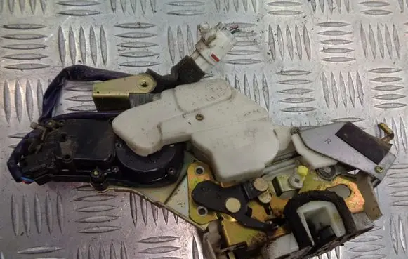 Suzuki Liana Rear door lock
