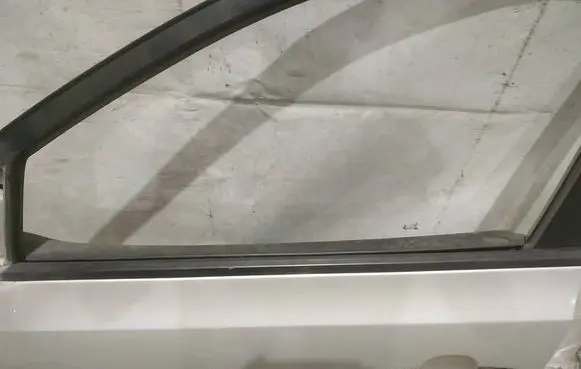Hyundai i30 Front door glass trim molding