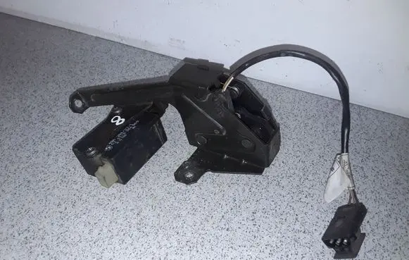 BMW 5 E39 Tailgate window lock/catch/latch 8238469 8384069
