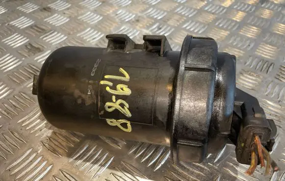 Opel Vectra C Fuel filter housing 
