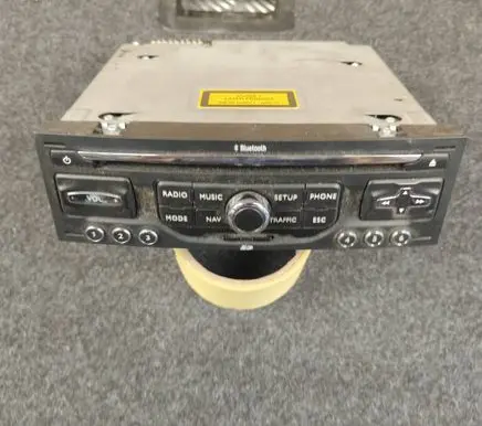 Peugeot 3008 I Radio/CD/DVD/GPS head unit 98016550XT