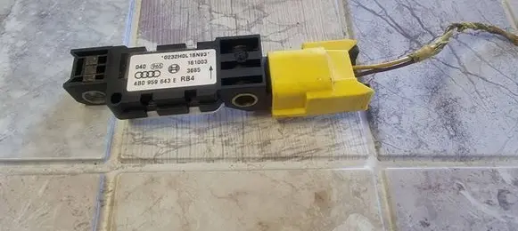Volkswagen Phaeton Airbag deployment crash/impact sensor 4B0959643E 161003 3685