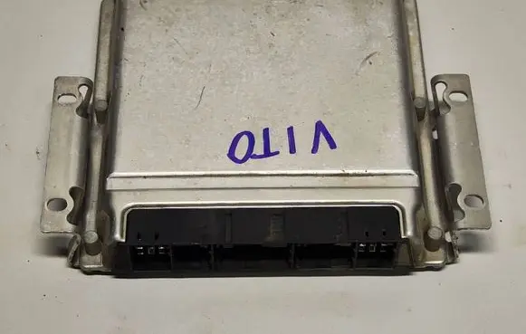 Mercedes-Benz Vito Viano W638 Engine control unit/module A6111530291 28RTF186 0281011066