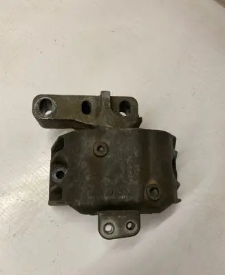 Volkswagen Golf IV Engine mount bracket 1J0199262