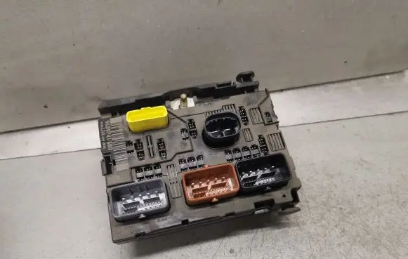 Peugeot 307 BSM Control unit 9659741880 BSML04