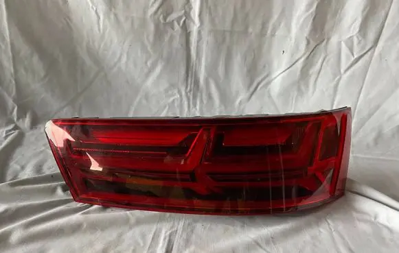 Audi Q7 4M Tailgate rear/tail lights 4M0945094D 20900203 AU736SAE12S