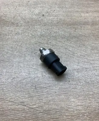Audi A6 S6 C5 4B Fuel pressure sensor 0265005303