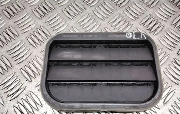 Volvo V70 Quarter panel pressure vent 31250723