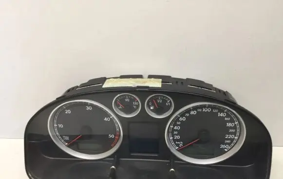 Volkswagen PASSAT B5.5 Speedometer (instrument cluster) 3B0920826A