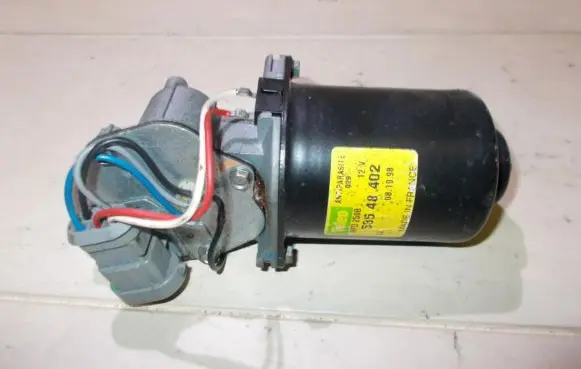 Renault Megane I Wiper motor 53548402