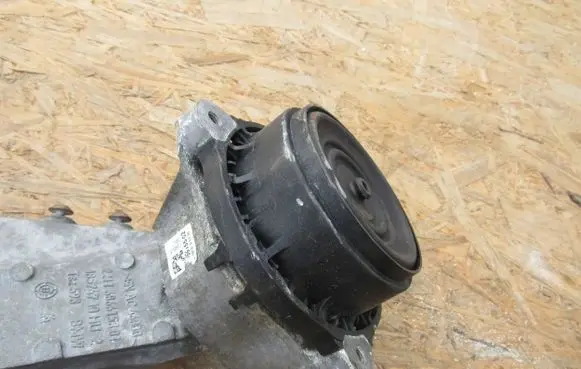 BMW 7 G11 G12 Engine mount bracket 6866155