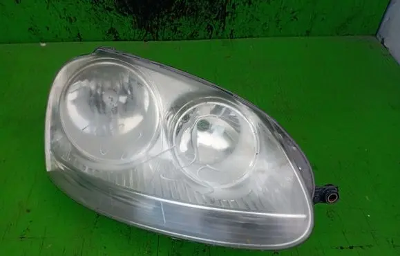 Volkswagen Jetta V Headlight/headlamp
