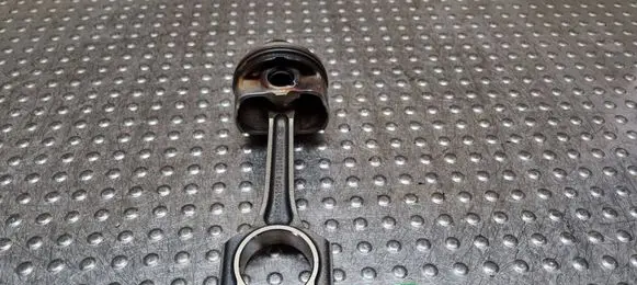 Ford Focus Piston with connecting rod S26383175 CM5G6205FA PK30
