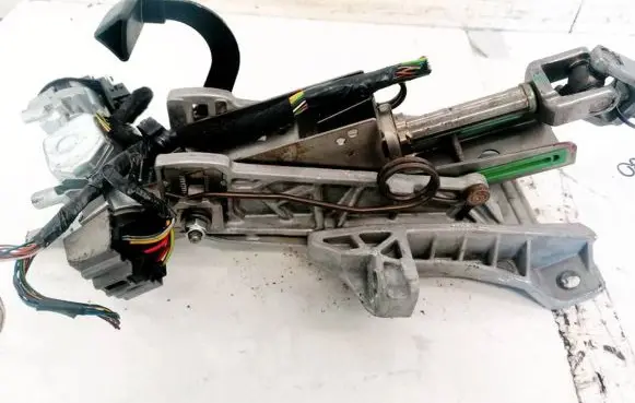 Ford Focus Steering wheel axle 4M513C529FA 4M51-3C529-FA