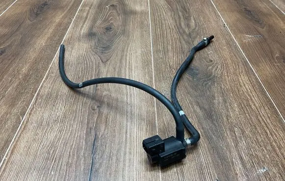 Jaguar F-Pace Vacuum valve 70435600