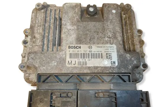 Opel Zafira B Engine control unit/module ECU 0281015767 55570807