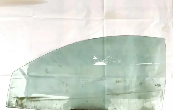 Ford Puma Front door window glass four-door