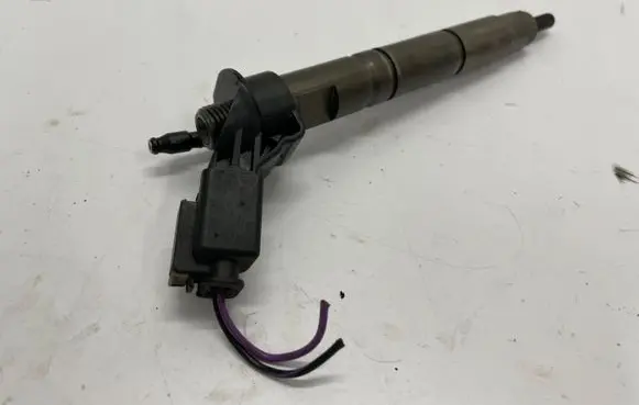 Mercedes-Benz E W211 Fuel injector A6420701987