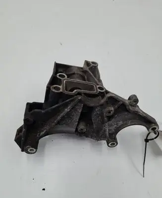 Volkswagen Touareg I Power steering pump mounting bracket 059145169P