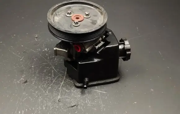 Mercedes-Benz Sprinter W901 W902 W903 W904 Power steering pump 6112300115 A6112300115