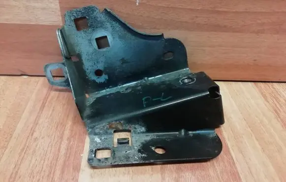 Renault Zoe Fender mounting bracket 620435786R 620436063R