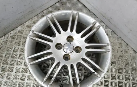 Toyota Yaris R16 alloy rim AM300185