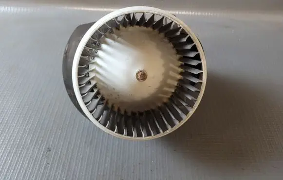 Volkswagen Touareg II Heater fan/blower 7P0820021