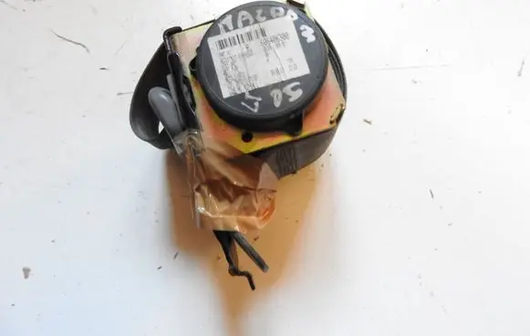 Mazda 3 I Seat belt trim ff3ds633