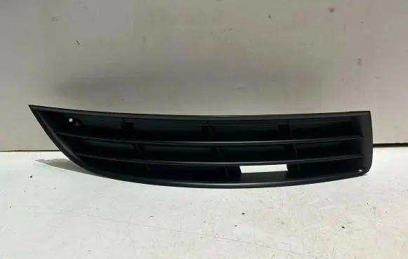 Volkswagen PASSAT B6 Front bumper lower grill 3C0853666